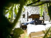 精品宾馆偷拍牛仔裤美女被男友操爽后主动女上位迎合!国语!