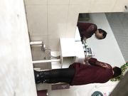 坐盗市流出某美容培训中心女厕偷拍2奇怪怎么有两个大叔出现在女厕