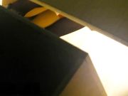 牛人潜入商场隔板女厕侧拍黑丝美眉阴唇有很多分泌物