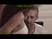 诱骗男邻居来帮忙实际是强奸他