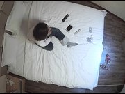 气质美少妇开好房间等情人来私会男的刚进屋就掏出一把套套上去就开操