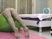 [母子乱伦精彩合集]-操逼自拍 母亲穿豹纹家中勾引