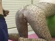 [母子乱伦精彩合集]-操逼自拍 母亲穿豹纹家中勾引