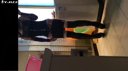 邻家新婚娇妻趁老公不在家叫我去欣赏她的皮衣艳舞 太劲爆