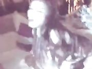 多人淫乱KTV包厢裸体用逼吸烟