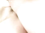 小姨子车上发骚让我舔她粉嫩的奶头