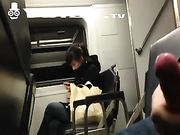 高铁上当着陌生美女乘客 打飞机