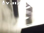 高铁上当着陌生美女乘客 打飞机