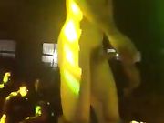 大舞台公开3P骚妇