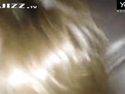 把第一次约会的小嫩妹带到家里沙发上强插 MM不停哭喊