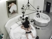 貌似中年包工头约性感漂亮的美女小蜜酒店开房,应该是好久没操了,美女澡还没洗就被抱到床上干