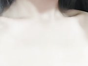 初音，少女心又名漫漫系列二，年龄不大却很骚，奶子不大很会撩，激情自慰大秀淫语把逼搞的可疼了