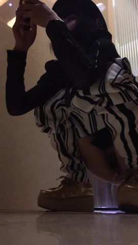 商场厕拍系列 这期女主的颜值都很不错