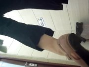 岛国某著名盗拍网站最新流出商场女厕偷拍最后一个妹子的文胸好怪异啊