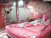 粉系可爱房眼镜苗条清纯美少女与男友开房打炮试换多套衣服美女上位干的很猛烈反向坐插性技很熟练