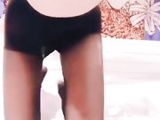 微博粉嫩小网红萝莉鱼丸要吃素面 丝袜假JB自慰 别看娇小的小身板 高潮喷的水真够多床单都湿了