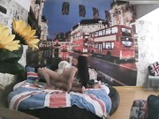 特色酒店伦敦主题房TP大屁股丰满女友貌似很饥渴没有得到满足要自摸