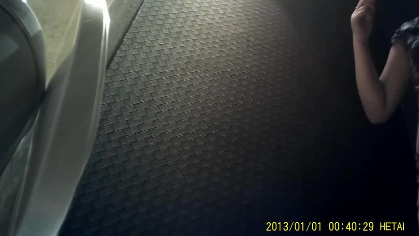 酒吧卫生间定点偷拍形形色色的美眉方便都一个尿姿有夹大姨妈的吸烟的补妆的