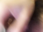 黑丝情趣长腿姑娘露脸女神级大秀，粗长黄瓜抽插阴道爆菊淫声浪语不断，手抠到高潮，鸡巴进去会不会断