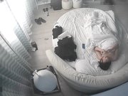 小旅馆情趣圆床偷拍早上睡醒欲女主动趴在男伴身上上位话说这男的JJ小的可怜