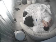 小旅馆情趣圆床偷拍早上睡醒欲女主动趴在男伴身上上位话说这男的JJ小的可怜