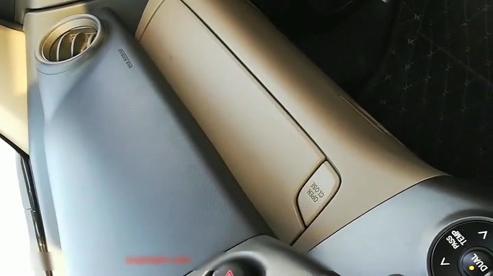 御姐搭上顺风车被老司机下药到矿泉水里 边走边摸拉到偏僻的地方 穿黑丝竟然不穿内裤 肥美BB露出无套内射