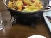 【超爽剧情系列】和性感黑丝女同事吃饭饮料下迷药 迷迷糊糊到回家给操了 无套爆操全是白浆 高清720P完整版