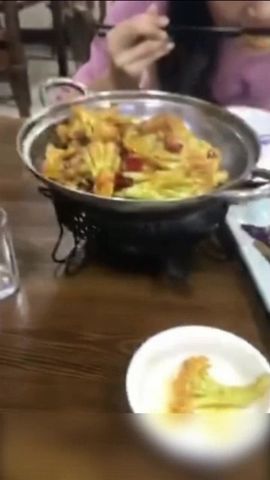 【超爽剧情系列】和性感黑丝女同事吃饭饮料下迷药 迷迷糊糊到回家给操了 无套爆操全是白浆 高清720P完整版