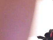 高颜值大美妞露脸穿着新买的内衣来发骚，性感热舞身材展示，道具激情抽插特写，想要哥哥的大鸡巴操