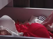 各种居家隐秘私生活TP露出大合集蹲在床上操媳妇和在客厅抱着媳妇边走边草的夫妻是真猛啊