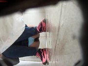 外站最新流出国内牛人潜入高校女生宿舍区女厕偷拍学妹嘘嘘