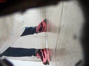 外站最新流出国内牛人潜入高校女生宿舍区女厕偷拍学妹嘘嘘