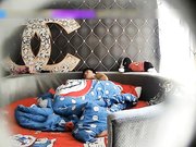 香奈儿房年轻大学生情侣秀恩爱啪啪小伙很疯狂各种舔把妹子搞的身体一抖一抖的爆操把妹子干的尖叫女上位老猛了