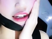 颜值不错的极品白虎粉逼好像磕了药有点嗨和豪车司机在野外车里瞎搞