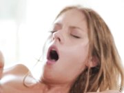 大屌猛男和小侄女的情趣推油按摩