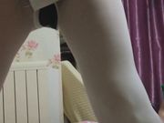 “操我用力操我爽死我了不行了”对白精彩淫荡94年做美容的小美女某淘新买护士情趣装与炮友啪啪