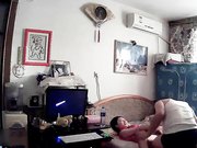 家庭摄像头破解强开TP居家内部的私密生活悲剧的两口子要行房事突然回来人了欲望少妇边看小电影边用口红自慰