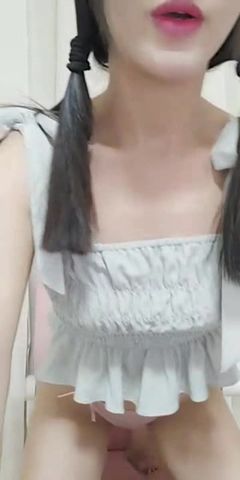 纯情少女骨子里骚，为了生活直播挣外快，露脸激情一多自慰激情插逼，浪叫呻吟想让哥哥干她第七弹