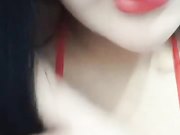 黑丝情趣露脸妍馨的内内，干净的逼逼大白屁股，道具抽插把自己搞喷了，手指奸屁眼，浪叫声让你撸