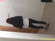 外站流出国内某高校女厕偷拍近距离拍摄有个嫩逼貌似不错