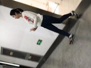 外站流出国内牛人潜入医学院女厕偷窥眼镜妹子的脚毛好多啊不看逼以为是男的