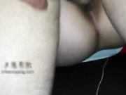 大爷好福气啊侄子找个美女让他爽可惜年纪大了鸡巴硬度不够没玩多久