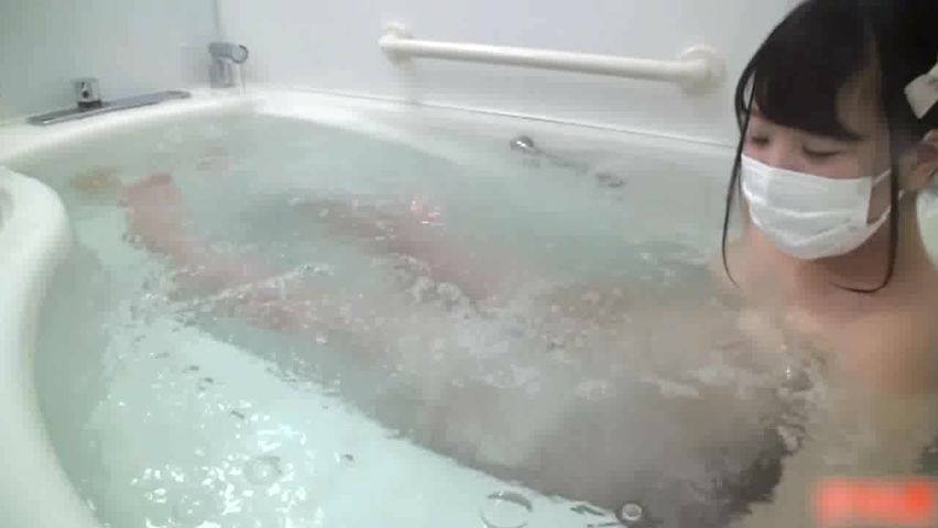 最新流出素人投稿自拍CR网很火的19岁可爱白虎大奶肥臀援交学生妹被富二代搞出好多淫水