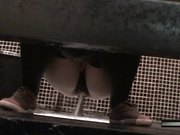 咖啡厅潜入女厕偷拍漂亮妹子