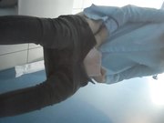 尾随妹子进女厕偷窥玩手机的高跟妹子