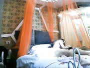 美女正吃鸡鸡突然接到男友电话太会装了