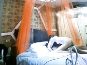 美女正吃鸡鸡突然接到男友电话太会装了