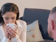 被社区经理邀请见面的少妇