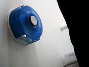 女士公共坐便美眉方便形态各异