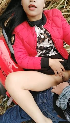 姐姐要被操了快点来操我对白淫荡阴毛稀疏性感大奶风骚美少妇与摩的大叔野战屌完再用香蕉搞貌似还是一线馒头穴